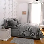 Apartmán Luxusní S Empírovými Freskami V Centru čáslavi *