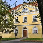 Apartment Luxusni S Empirovymi Freskami V Centru Caslavi Caslav