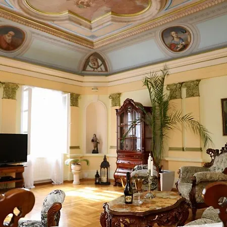 아파트 Luxusni S Empirovymi Freskami V Centru Caslavi Čáslav