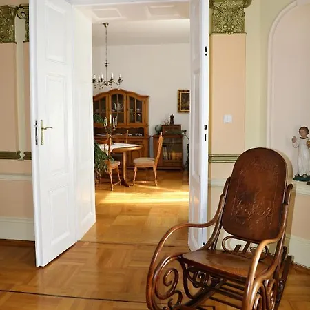 아파트 Luxusni S Empirovymi Freskami V Centru Caslavi *