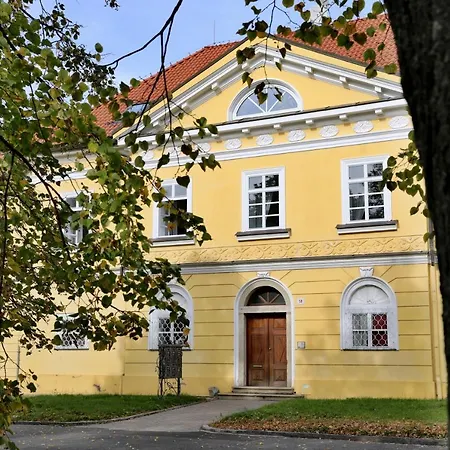 Apartmán Luxusní S Empírovými Freskami V Centru čáslavi Čáslav