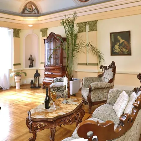 아파트 Luxusni S Empirovymi Freskami V Centru Caslavi *