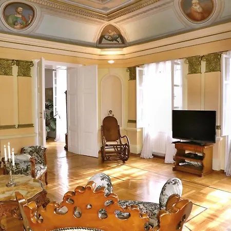 Apartment Luxusni S Empirovymi Freskami V Centru Caslavi *