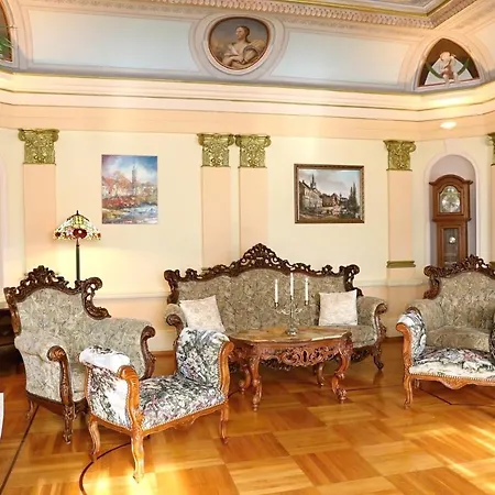 Apartmán Luxusní S Empírovými Freskami V Centru čáslavi Čáslav