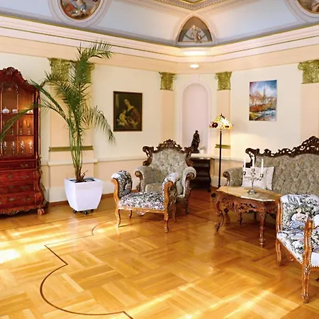 Luxusni S Empirovymi Freskami V Centru Caslavi Apartament Čáslav