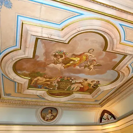 아파트 Luxusni S Empirovymi Freskami V Centru Caslavi