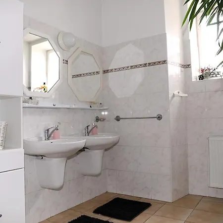 Luxusni S Empirovymi Freskami V Centru Caslavi 아파트 Čáslav