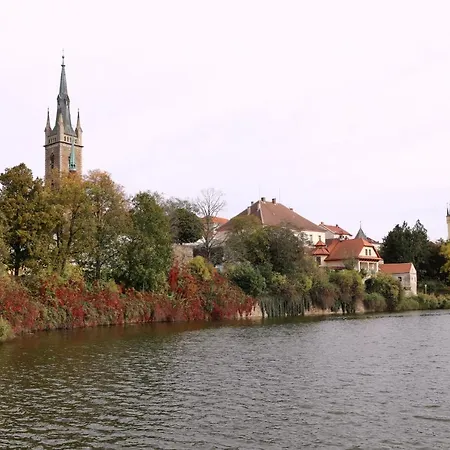 Luxusni S Empirovymi Freskami V Centru Caslavi 아파트