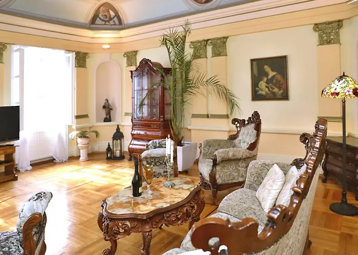 Lejlighed Luxusni S Empirovymi Freskami V Centru Caslavi *