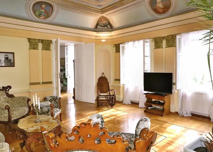 Apartment Luxusni S Empirovymi Freskami V Centru Caslavi *