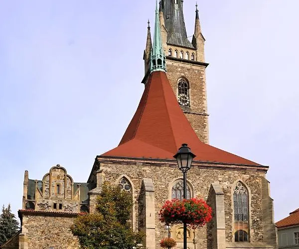 Apartment Luxusni S Empirovymi Freskami V Centru Caslavi *