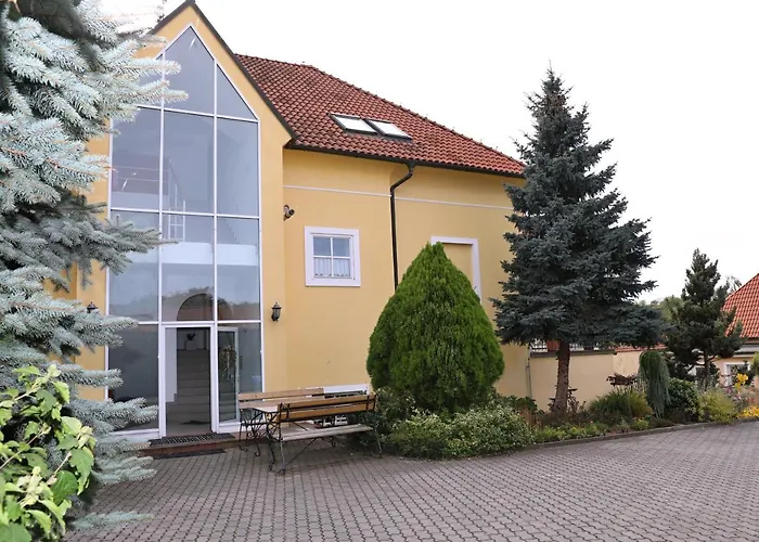 Apartment Luxusni S Empirovymi Freskami V Centru Caslavi Caslav