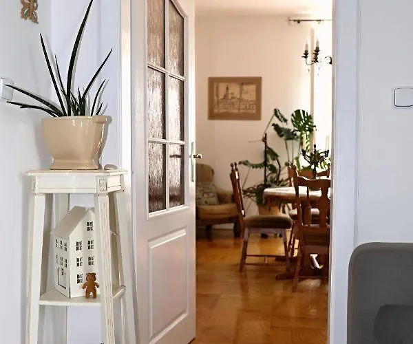 Apartment Luxusni S Empirovymi Freskami V Centru Caslavi