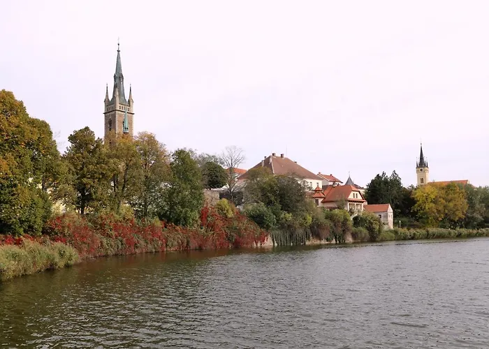 Luxusni S Empirovymi Freskami V Centru Caslavi Lejlighed